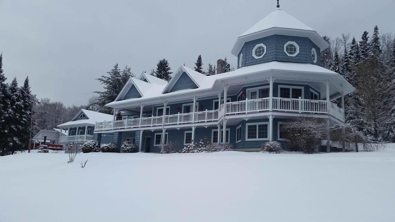 La Maison Bleue Du Lac Wallace Coaticook Exteriör bild