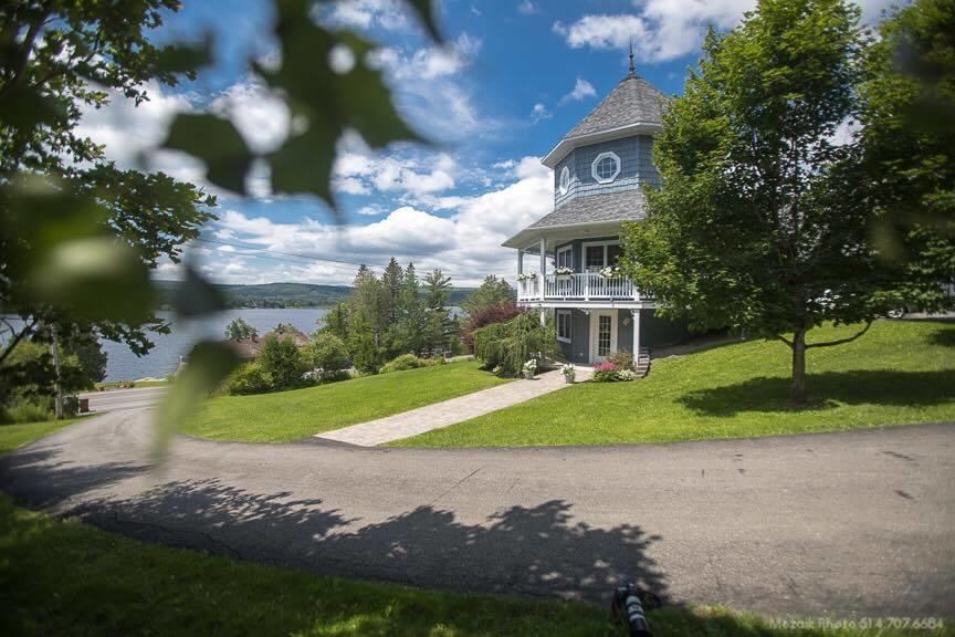 La Maison Bleue Du Lac Wallace Coaticook Exteriör bild